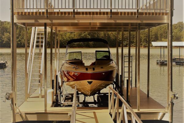 FTSD-SSWithBoat.jpg: A floating dock with stainless steel construction showcasing a boat on the water