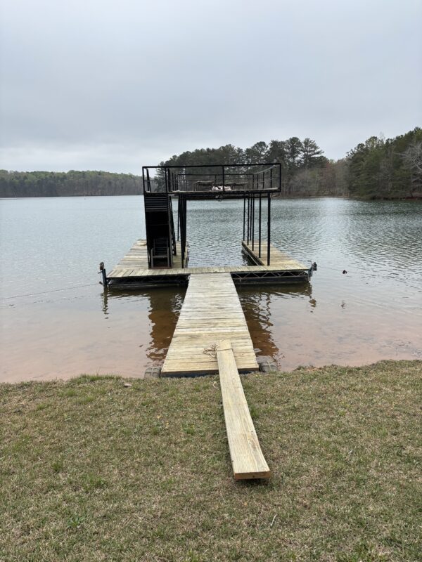 21' x 28' Flat Top with Sundeck Steel Dock